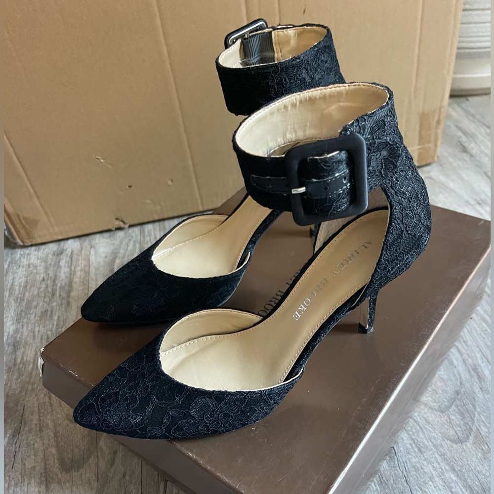 Aubrey Brooke Lace stiletto